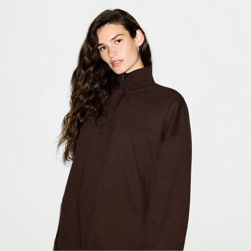 Skims Boyfriend Fleece Oversized Half-Zip Pullover In Espresso - Picture 3 of 8